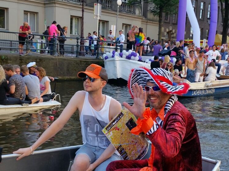 Noleggio barca durante il Gay Pride 2026 sui canali di Amsterdam