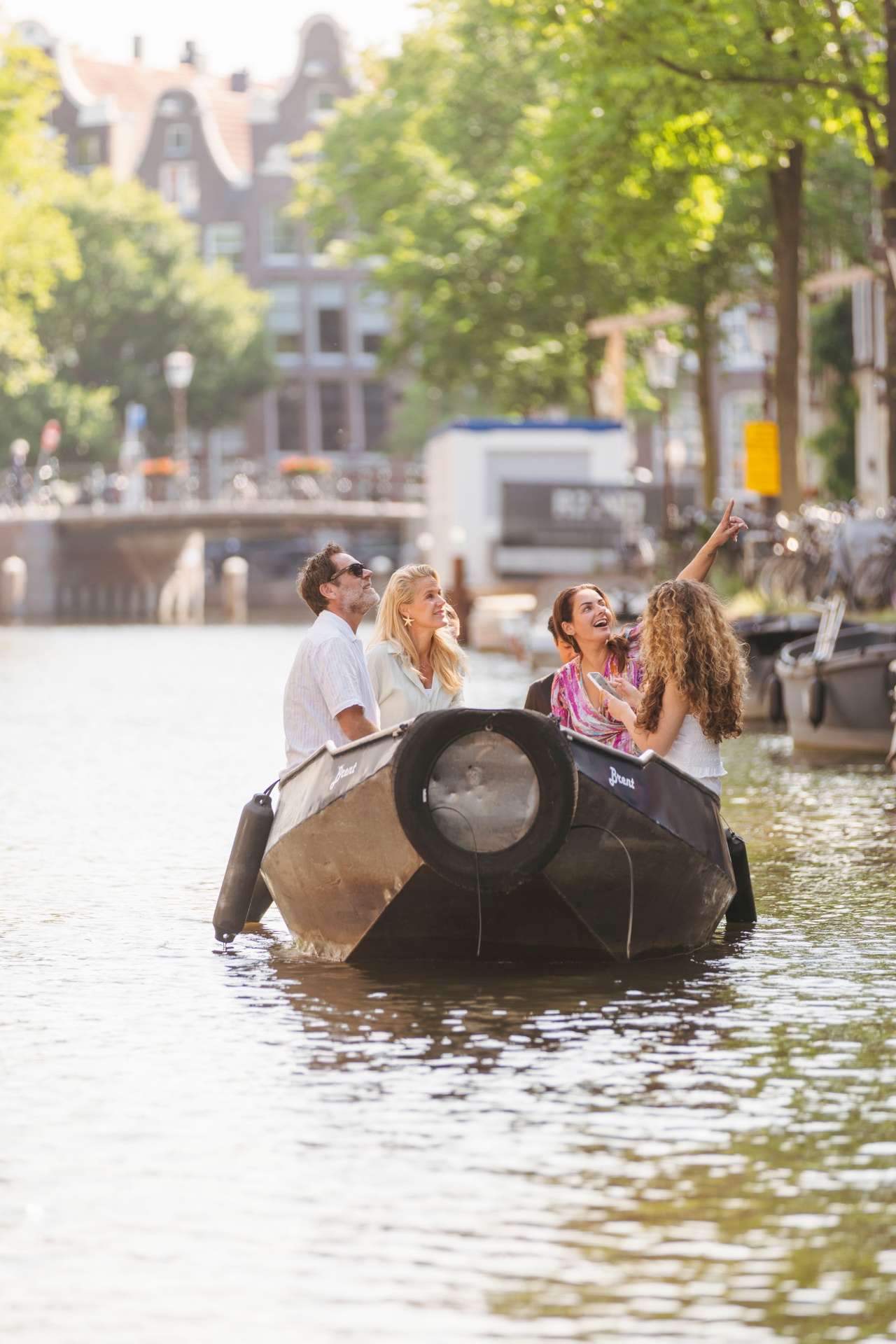 Barca elettrica Amsterdam – Gruppo scopre le attrazioni